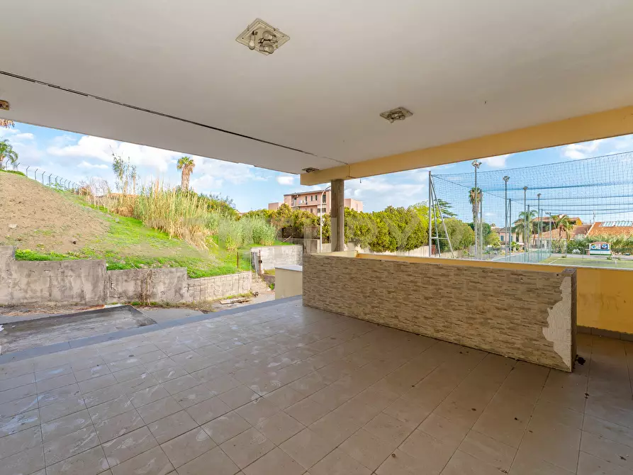 Immagine 7 di Showroom in vendita  in Via delle Scuole 1 a Aci Castello