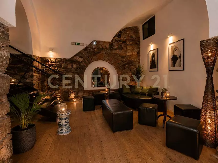 Immagine 21 di Locale commerciale in vendita  in Via Giuseppe Verdi 65 a Catania