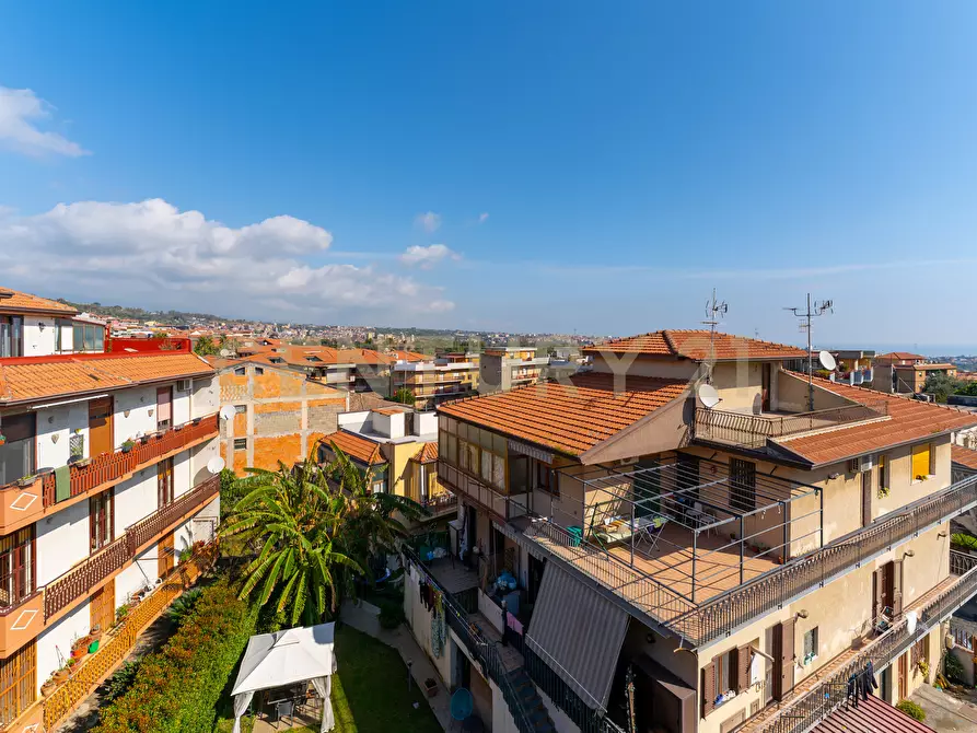 Immagine 40 di Attico in vendita  in Via Finocchiari 12 a Aci Catena