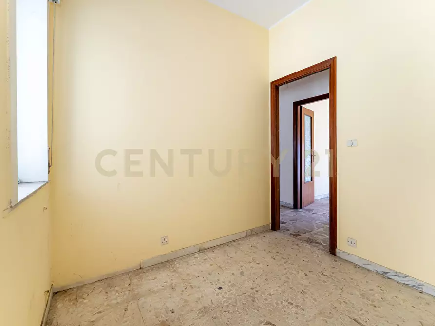 Immagine 11 di Pentalocale in vendita  in Via Carnazza 2 a Tremestieri Etneo