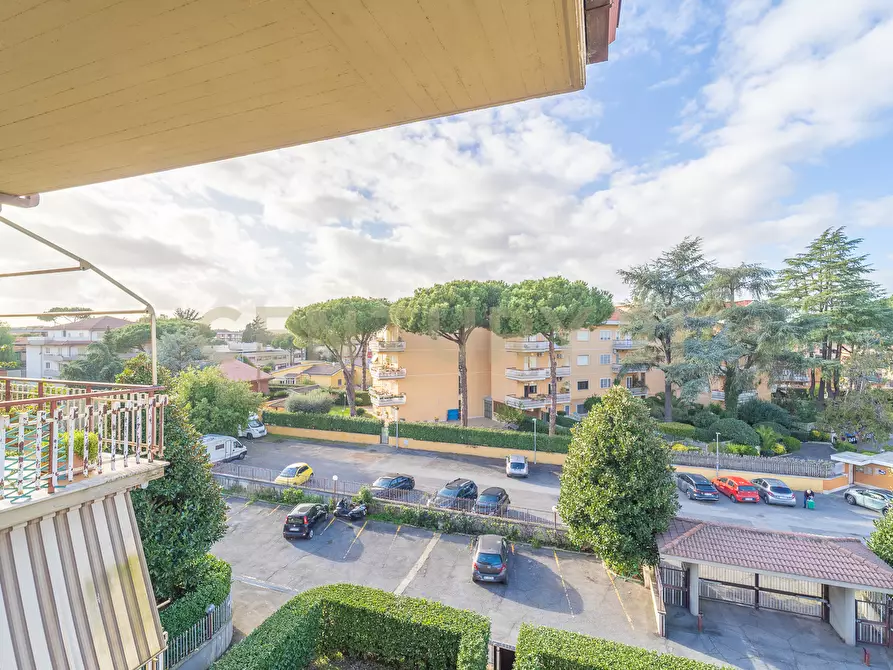 Immagine 33 di Attico in vendita  in Via di Torre Morena 100 a Roma