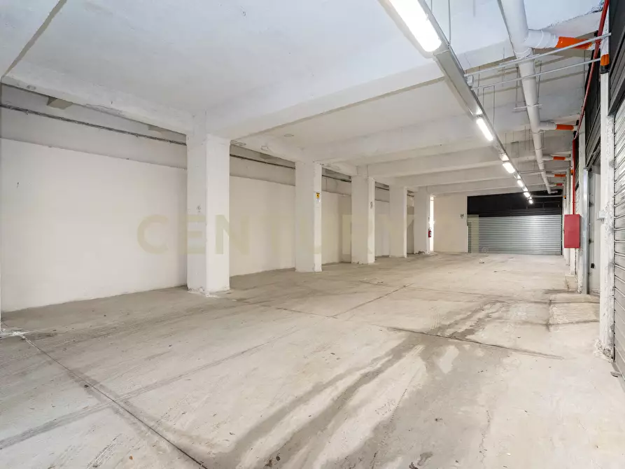 Immagine 35 di Garage in vendita  in Viale Artale Alagona 27 a Catania