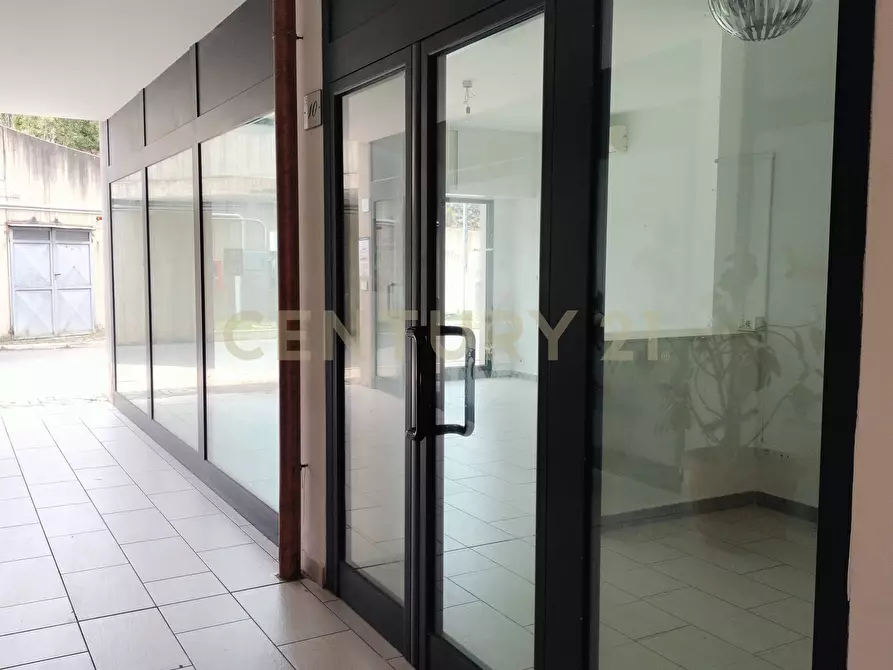 Immagine 10 di Locale commerciale in vendita  in Piazza Primo Wongher 17 a Monte Argentario