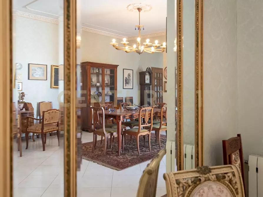 Immagine 17 di Pentalocale in vendita  in Via Vittorio Emanuele 181 a Viagrande