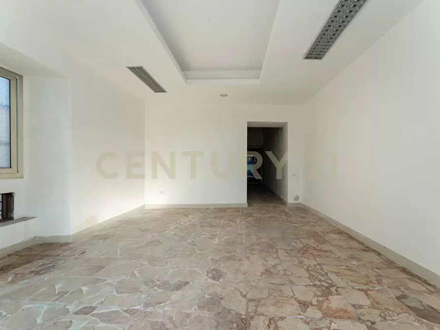 Immagine 33 di Locale commerciale in vendita  in Via Nizzeti 3 a Tremestieri Etneo