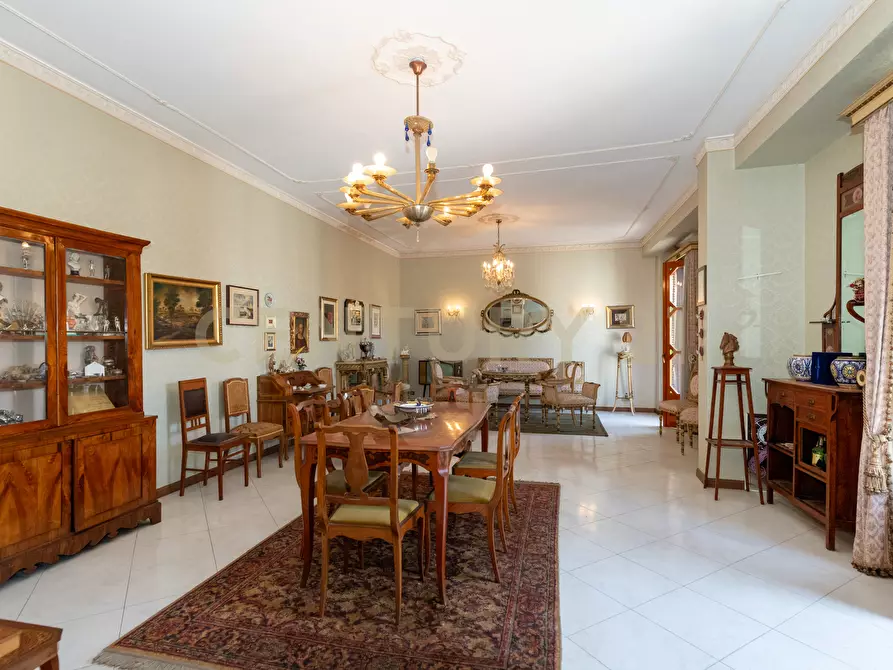 Immagine 6 di Pentalocale in vendita  in Via Vittorio Emanuele 181 a Viagrande