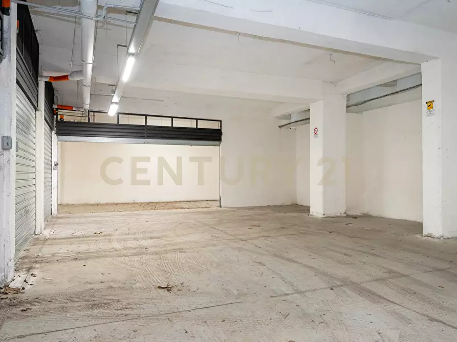 Immagine 33 di Garage in vendita  in Viale Artale Alagona 27 a Catania