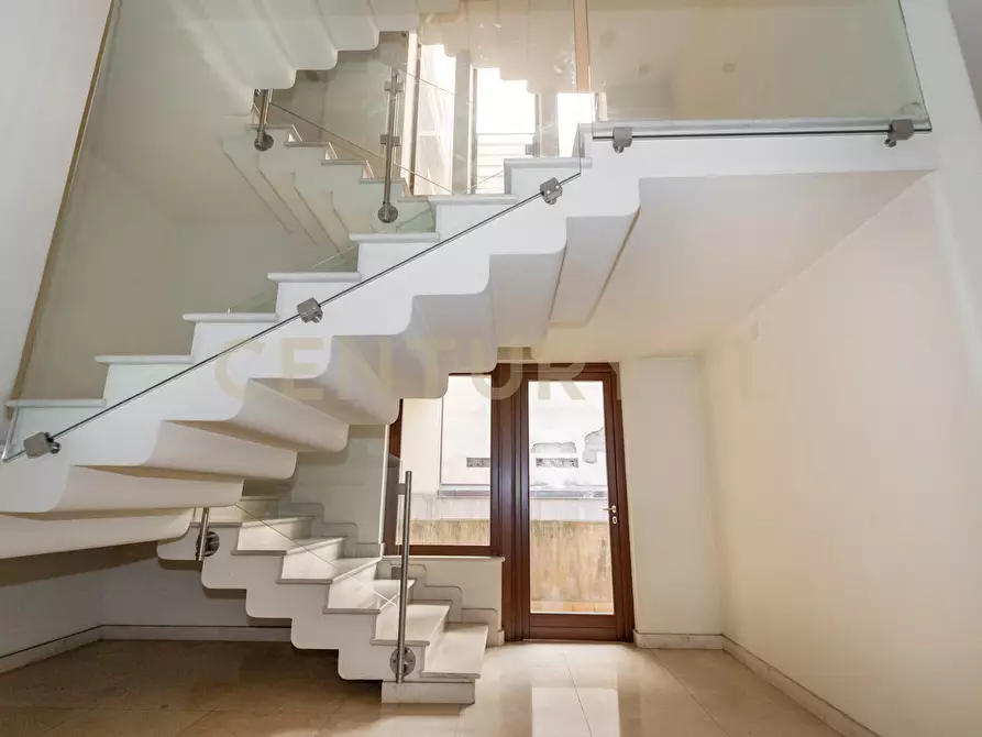 Immagine 34 di Locale commerciale in vendita  in Via Milano 85 a Catania