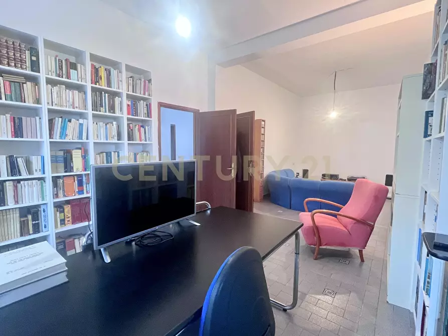 Immagine 21 di Villa in vendita  in Piazza Barbana 35 a Scansano