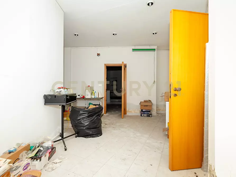 Immagine 23 di Locale commerciale in vendita  in Viale Mario Rapisardi 186 a Catania