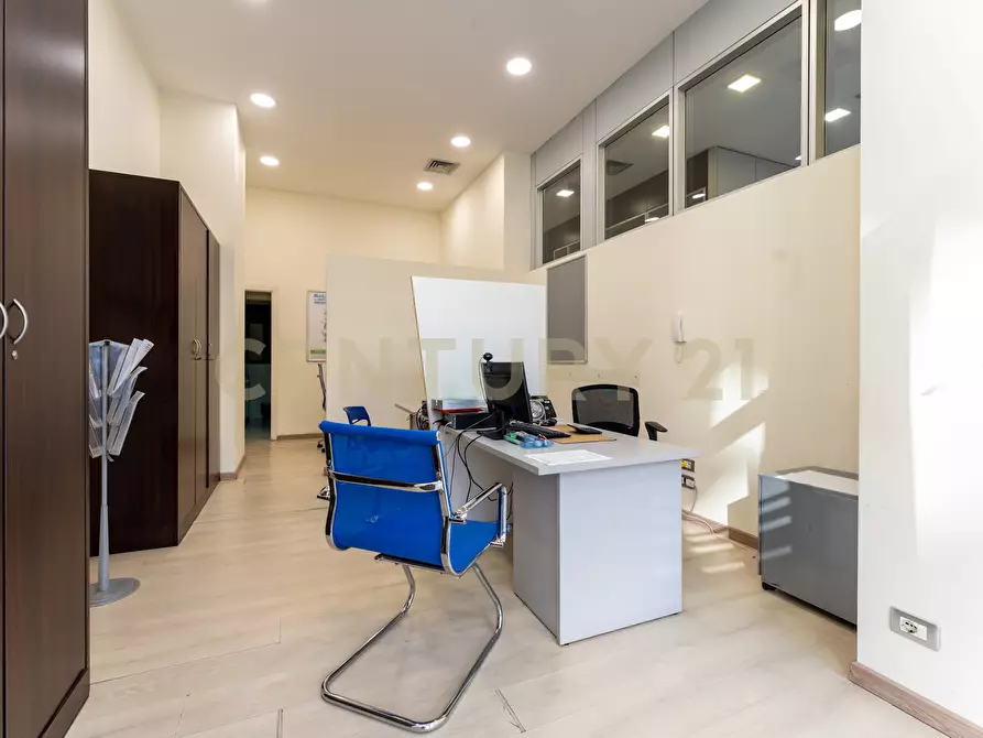 Immagine 34 di Locale commerciale in vendita  in Corso delle Province 23 a Catania