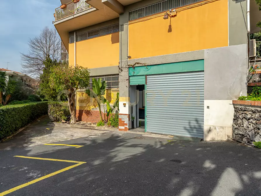 Immagine 4 di Magazzino in vendita  in Via Convento del Carmine 6 a Tremestieri Etneo