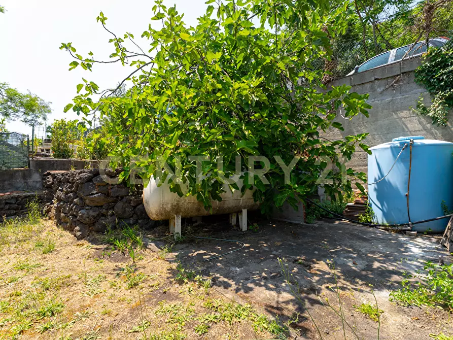 Immagine 49 di Villa in vendita  in Via Libertà 1 a Mascalucia