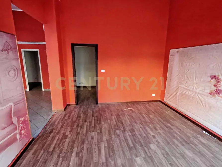 Immagine 7 di Locale commerciale in vendita  in Via Guglielmo Marconi 40 a Gravina Di Catania