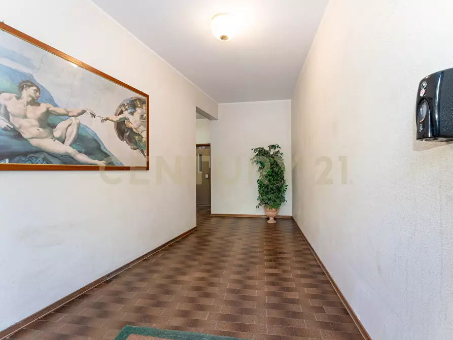 Immagine 7 di Pentalocale in vendita  in Via Cristoforo Colombo 1 a San Gregorio Di Catania