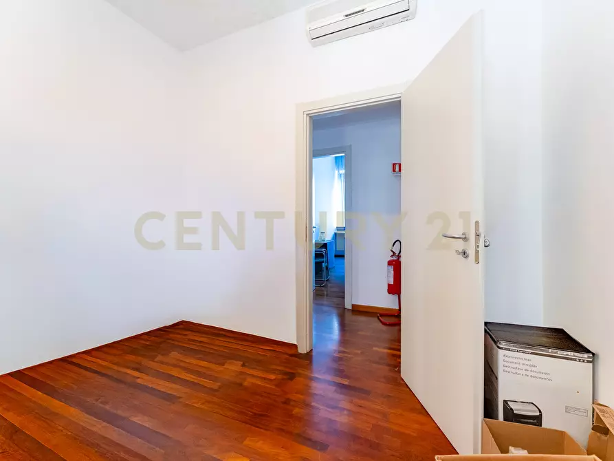 Immagine 32 di Pentalocale in vendita  in Corso Sicilia 64 a Catania