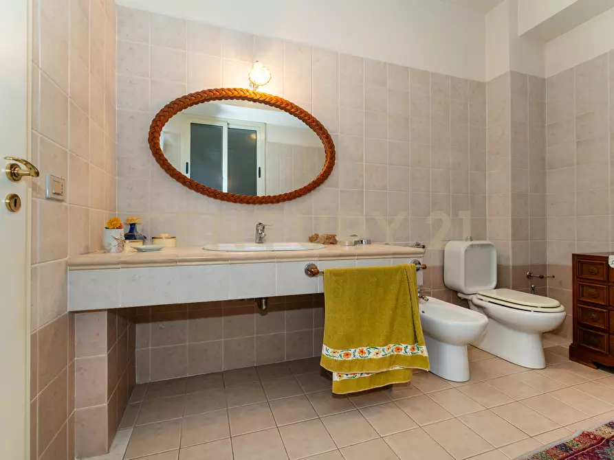 Immagine 32 di Pentalocale in vendita  in Via Archimede sn a Carlentini