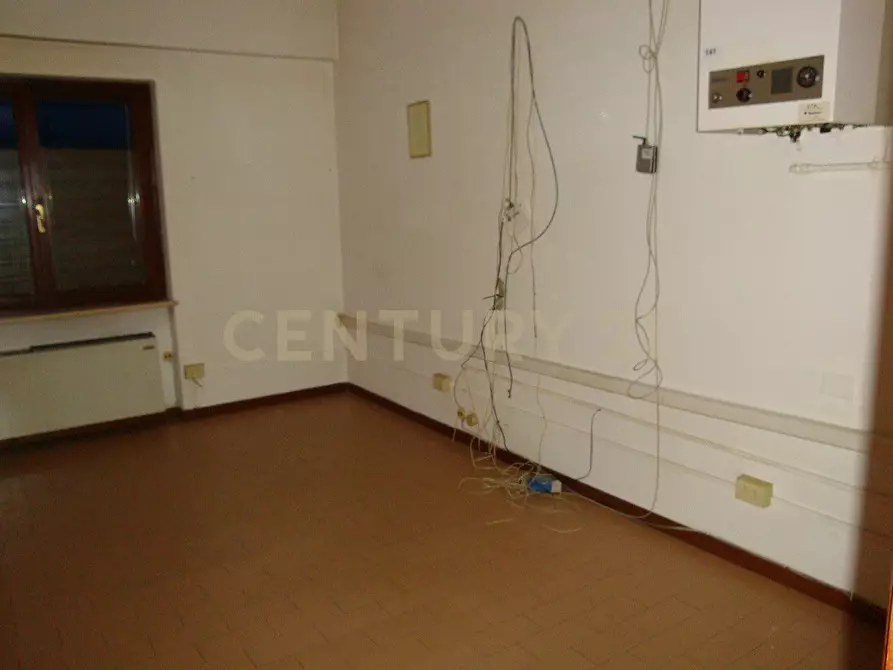 Immagine 18 di Locale commerciale in vendita  in Piazza Alcide De Gasperi 120 a San Giovanni Lupatoto