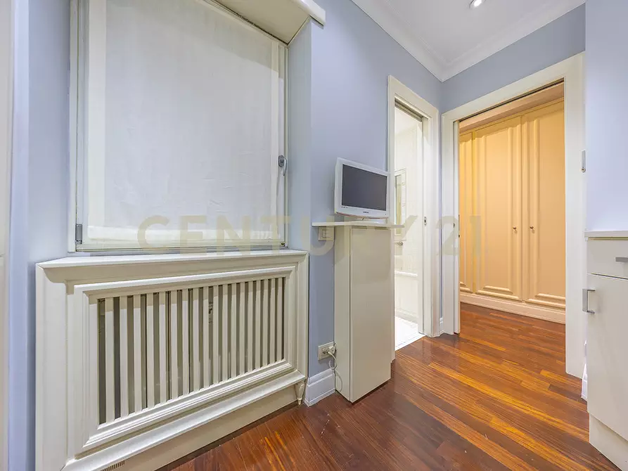 Immagine 51 di Appartamento in vendita  in Via Bevagna 68 a Roma