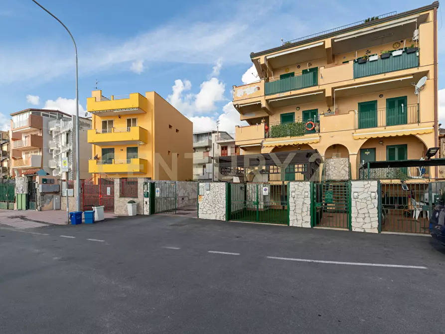 Immagine 3 di Bilocale in vendita  in Via Lungomare 2 a Sant'alessio Siculo