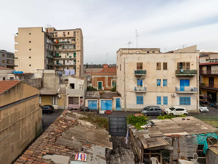 Immagine 32 di Pentalocale in vendita  in Via Mirko 12 a Catania