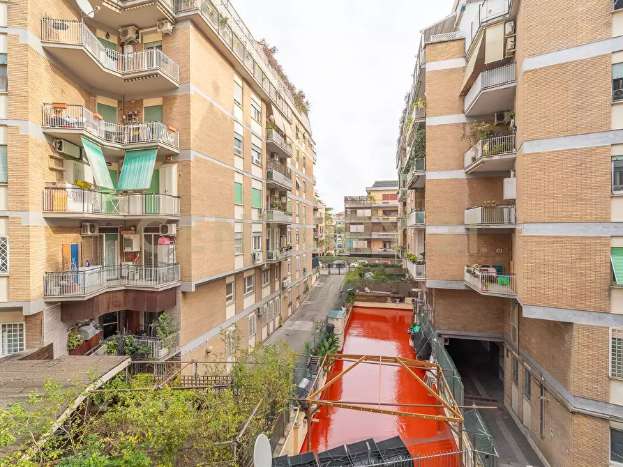 Immagine 21 di Pentalocale in affitto  in Via di Vigna Stelluti 157 a Roma