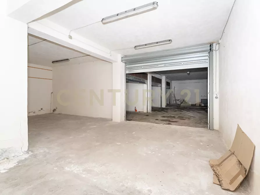 Immagine 20 di Magazzino in vendita  in Via del Bosco 407 a Catania