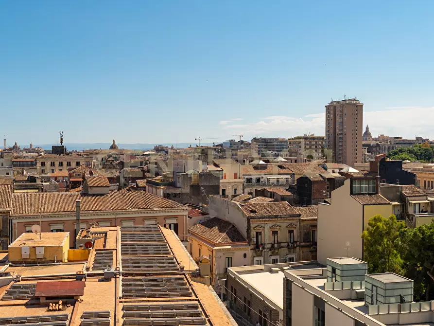 Immagine 23 di Pentalocale in vendita  in Via Redentore 15 a Catania