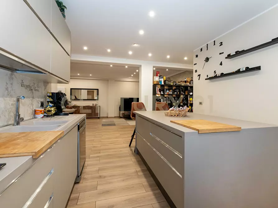 Immagine 8 di Pentalocale in vendita  in Via Lo Jacono Francesco 53 a Sant'agata Li Battiati