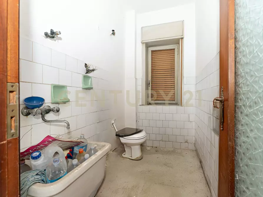 Immagine 36 di Pentalocale in vendita  in Via Carnazza 2 a Tremestieri Etneo