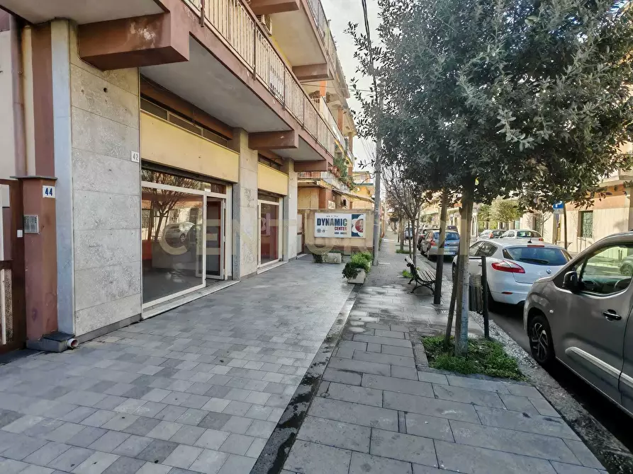 Immagine 3 di Locale commerciale in vendita  in Via Guglielmo Marconi 40 a Gravina Di Catania