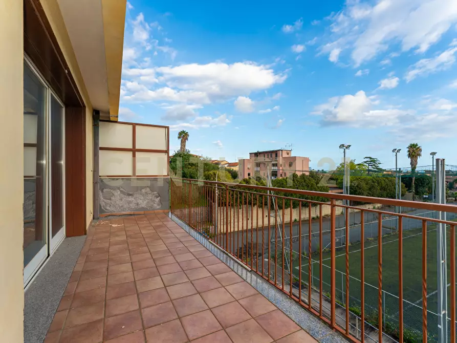 Immagine 58 di Showroom in vendita  in Via delle Scuole 1 a Aci Castello