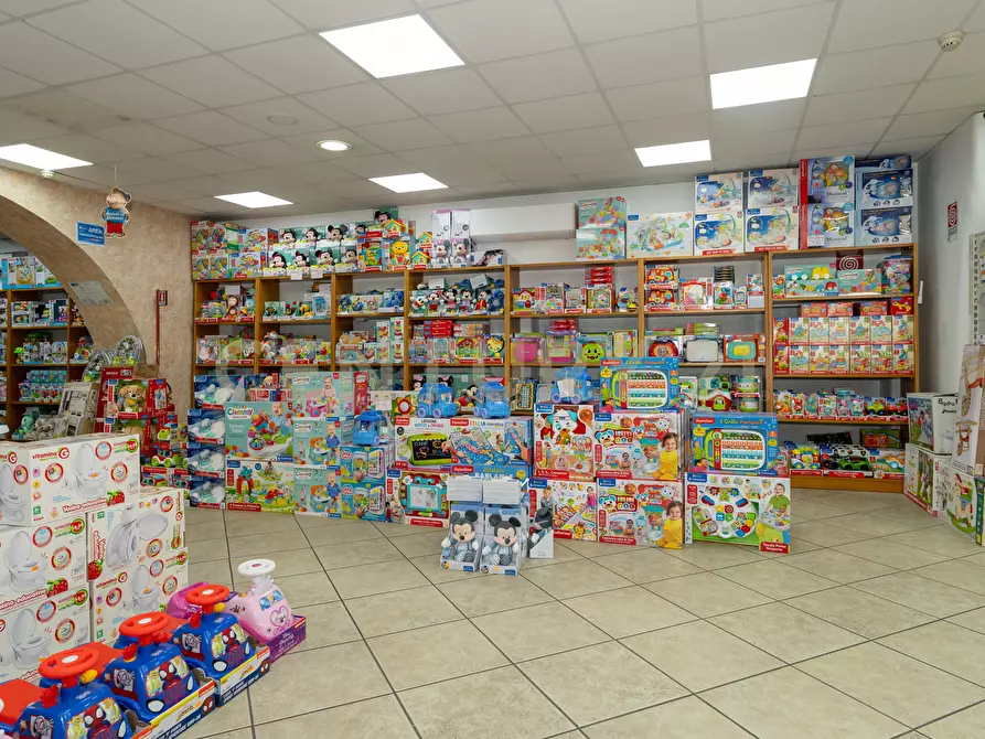 Immagine 35 di Locale commerciale in vendita  in Via Passo Gravina 150 a Catania