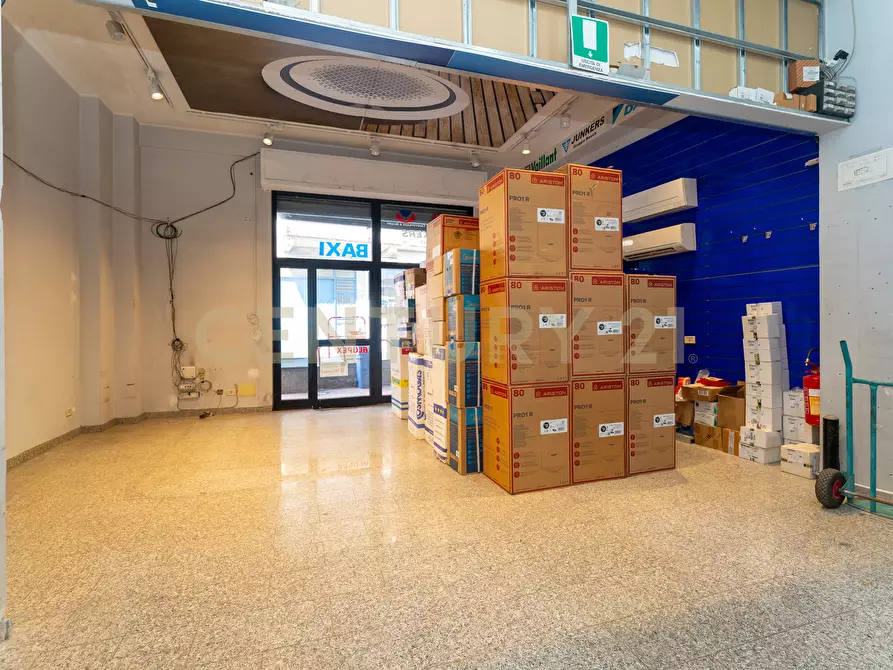 Immagine 3 di Locale commerciale in vendita  in Via Firenze 205 a Aci Castello