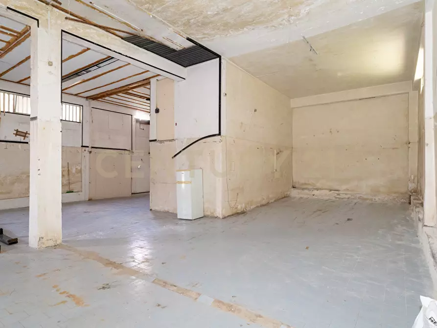 Immagine 11 di Magazzino in vendita  in Via Antonio de Curtis 27 a Misterbianco