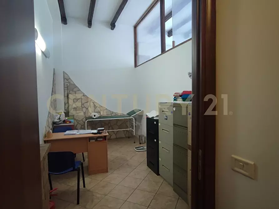 Immagine 29 di Locale commerciale in vendita  in Via Siculo Orientale 488 a Catania