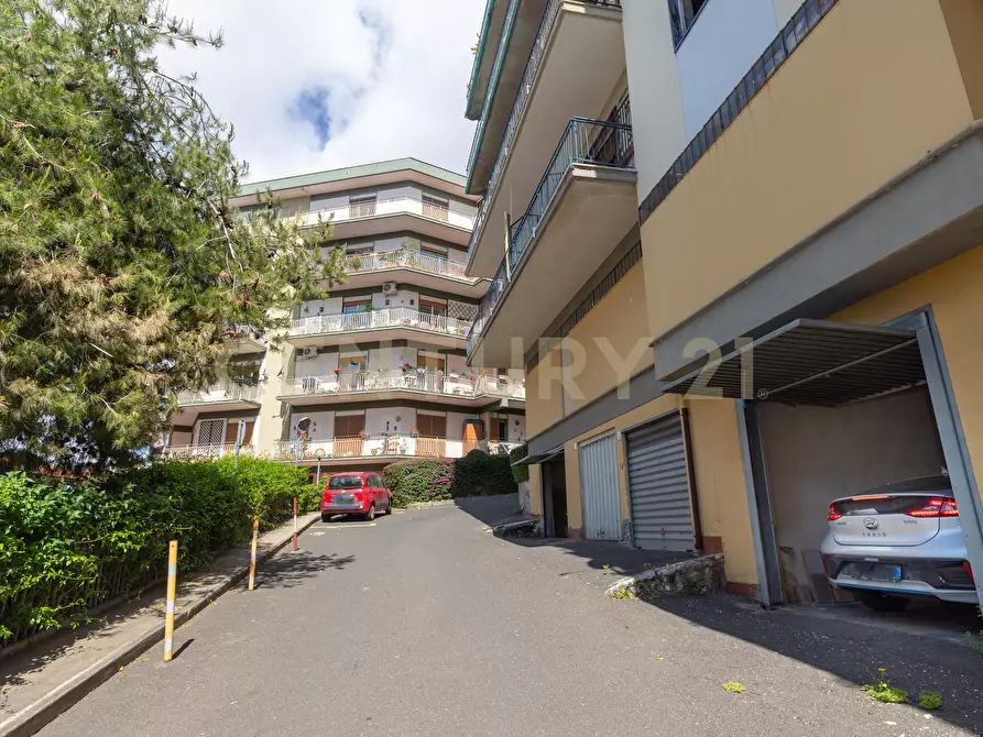 Immagine 39 di Pentalocale in vendita  in Via Convento del Carmine 5 a Tremestieri Etneo