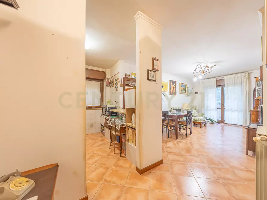 Immagine 7 di Bilocale in vendita  in Via Paolo Stoppa 38 a Roma