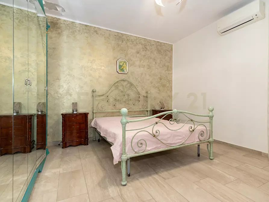 Immagine 40 di Pentalocale in vendita  in Viale Carmine Caruso 10 a Motta Sant'anastasia