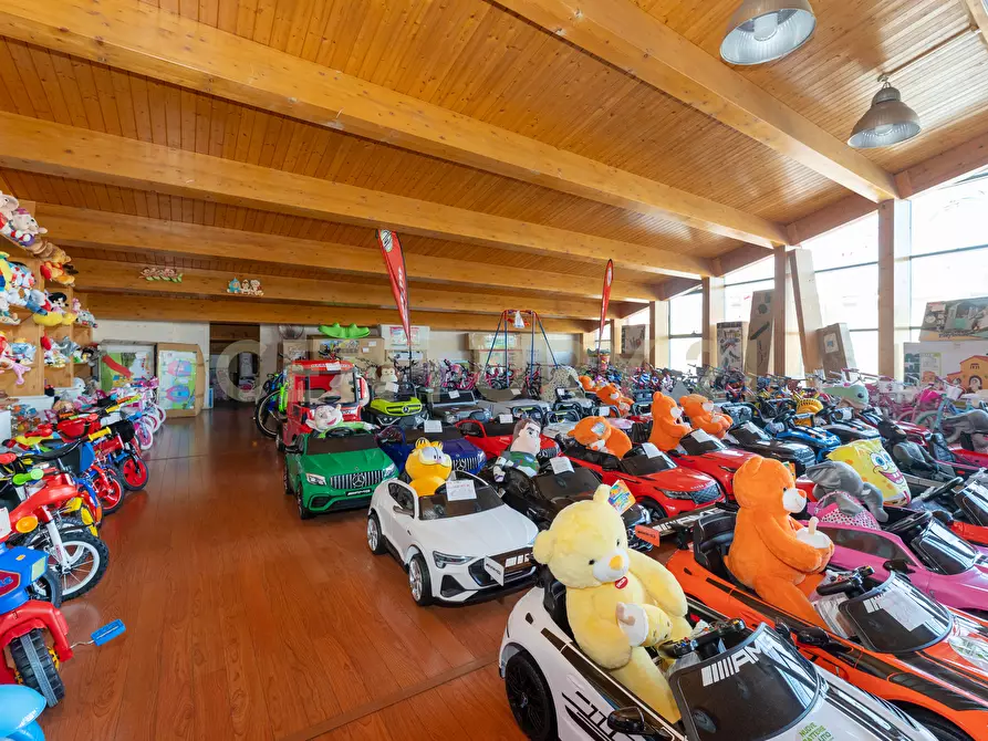 Immagine 47 di Locale commerciale in vendita  in Via Passo Gravina 150 a Catania