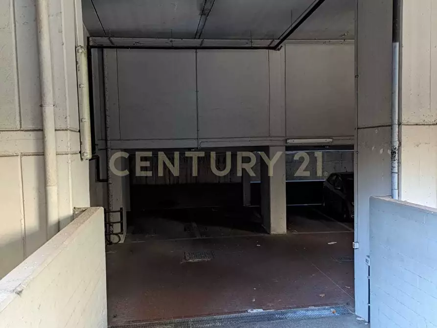 Immagine 5 di Garage in vendita  in Via Paolo Barison 14 a Roma