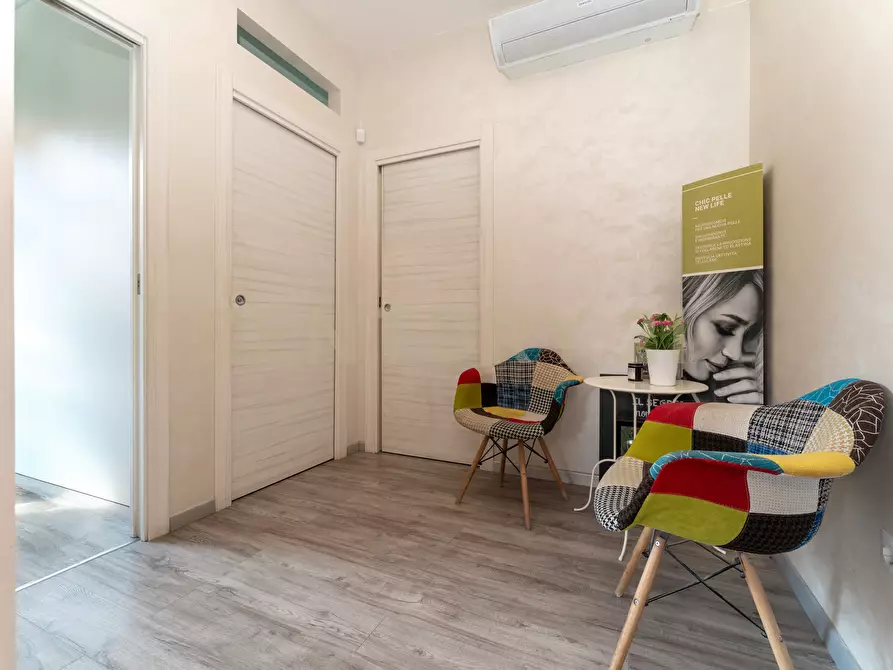 Immagine 20 di Locale commerciale in vendita  in Via del Bosco 163 a Catania