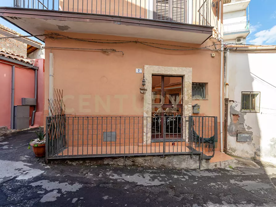 Immagine 1 di Casa indipendente in vendita  in Via Lumacari 2 a Catania
