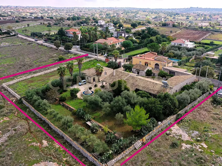 Immagine 2 di Villa in vendita  in Ctr. Pirato Cava Maria 37 a Modica