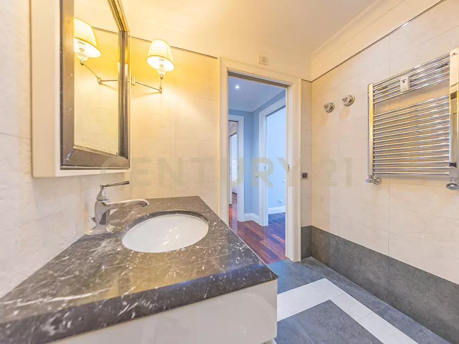 Immagine 12 di Appartamento in vendita  in Via Bevagna 68 a Roma