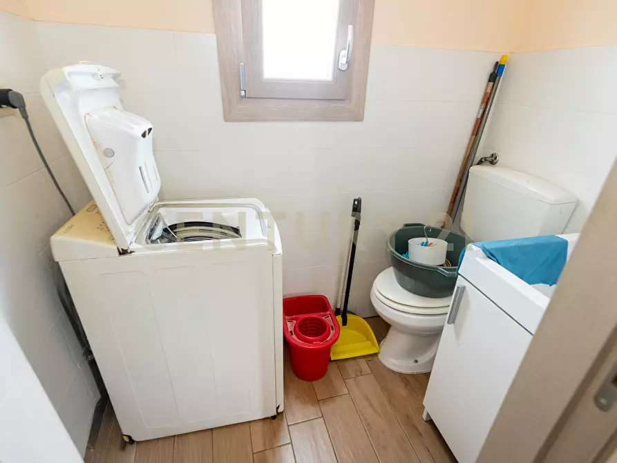 Immagine 31 di Pentalocale in vendita  in Via Recupero 38 a Catania