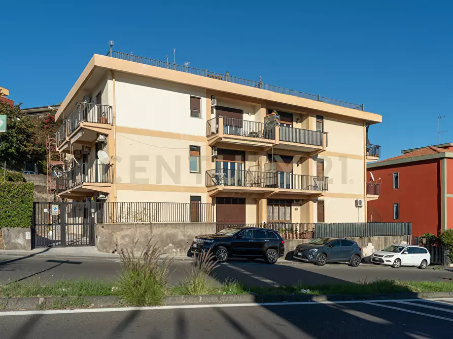 Immagine 52 di Pentalocale in vendita  in Via Lo Jacono Francesco 53 a Sant'agata Li Battiati