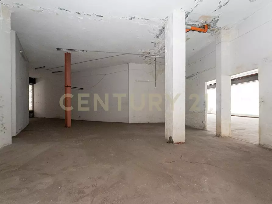 Immagine 27 di Attività commerciale in vendita  in Via Vittorio Emanuele 424 a Paterno'