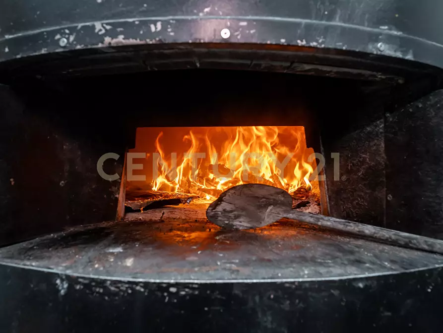 Immagine 13 di Pizzeria / Pub in vendita  in Via Umberto 80 a Sant'agata Li Battiati