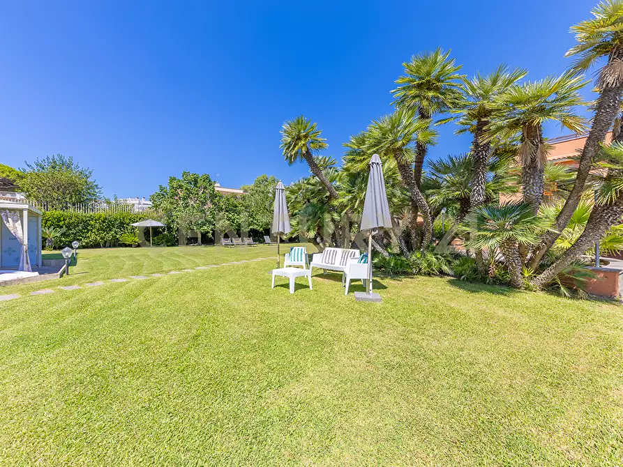 Immagine 28 di Villa in vendita  in Via Aurelia 393 a Santa Marinella